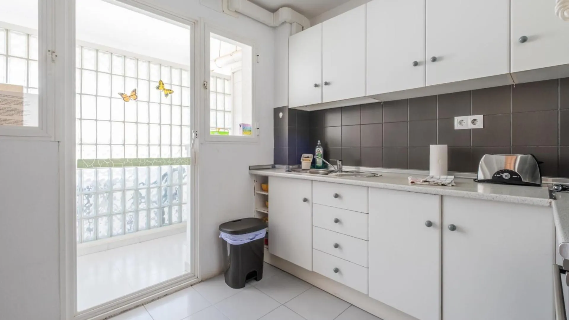 5 Chaparil Beach, Flat 3 With Sea Views Nerja