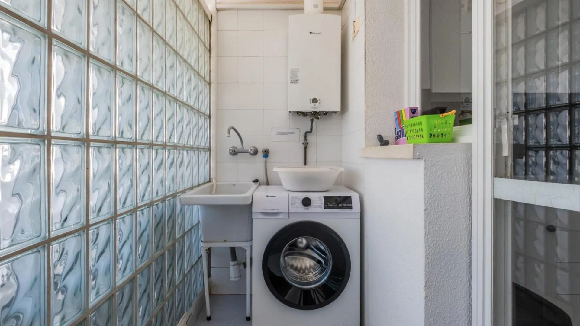 Apartment 5 Chaparil Beach, Flat 3 With Sea Views Nerja