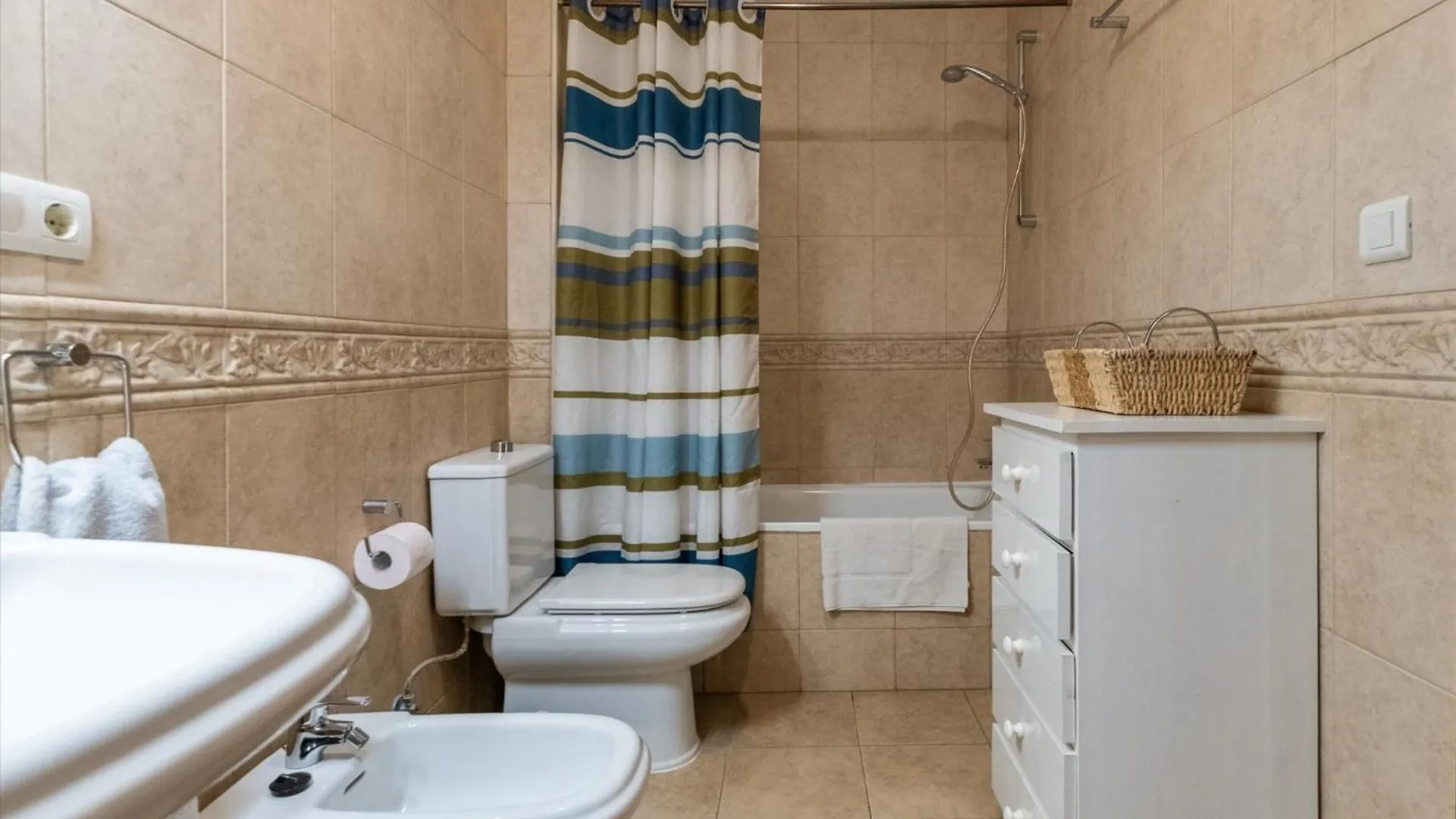 Apartment 5 Chaparil Beach, Flat 3 With Sea Views Nerja